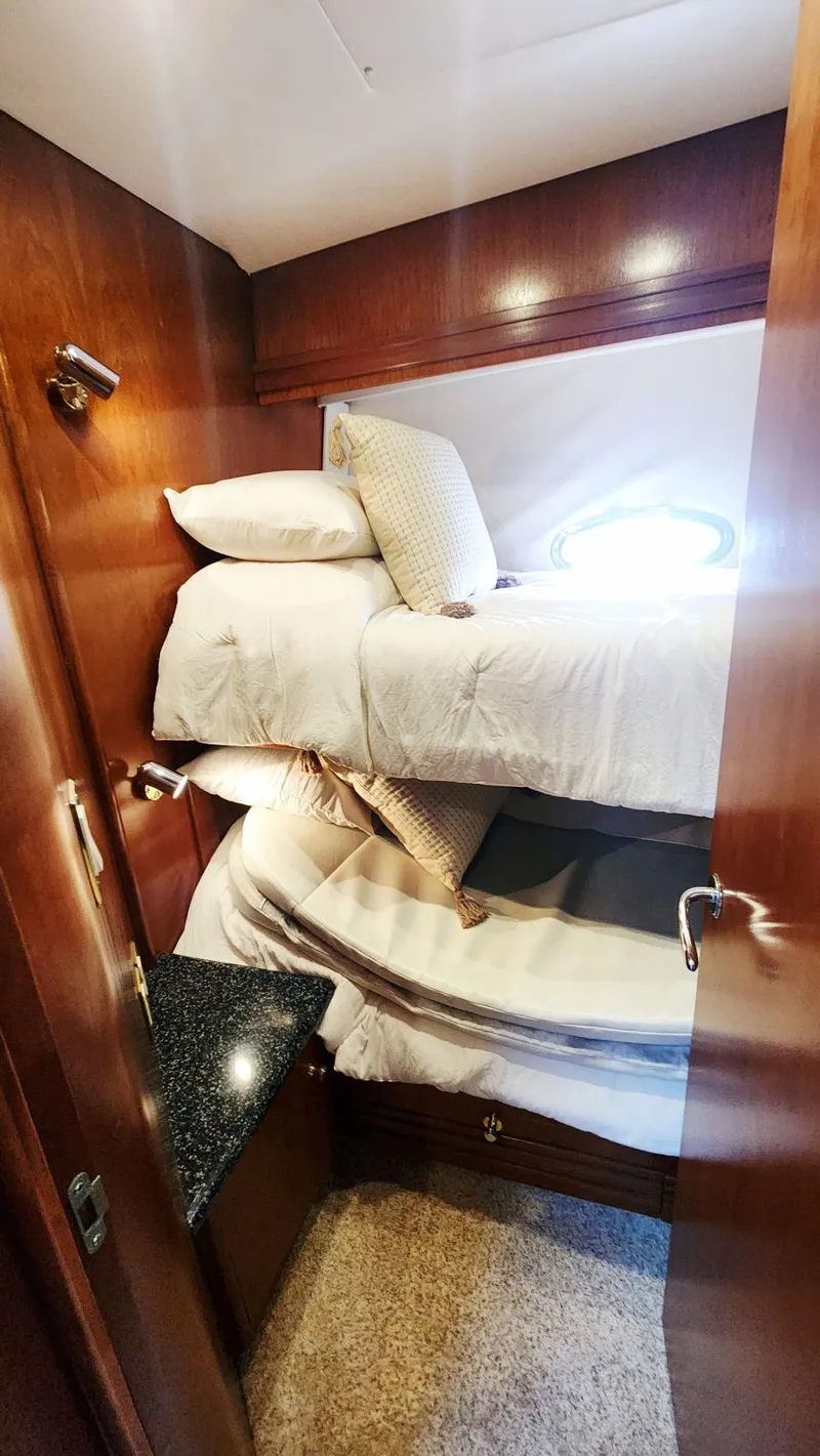 Slide: The Image of Carver 530 Voyager Pilothouse 1999 - 56