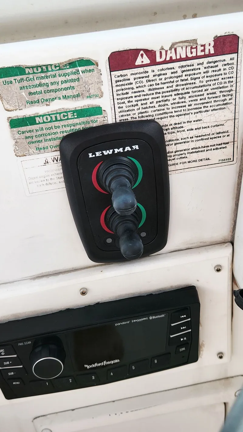 Slide: The Image of Carver 530 Voyager Pilothouse 1999 - 67