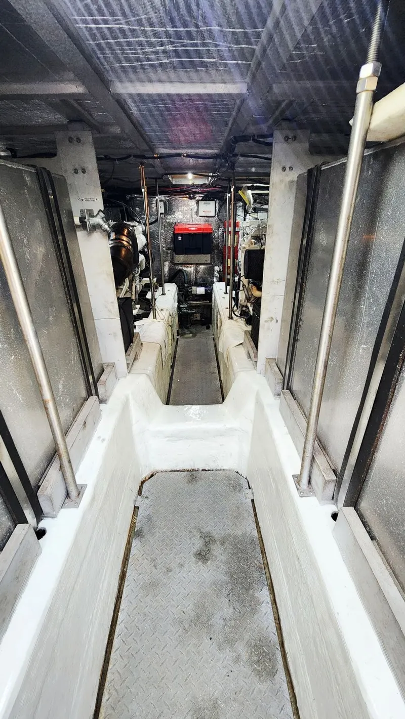 Slide: The Image of Carver 530 Voyager Pilothouse 1999 - 69