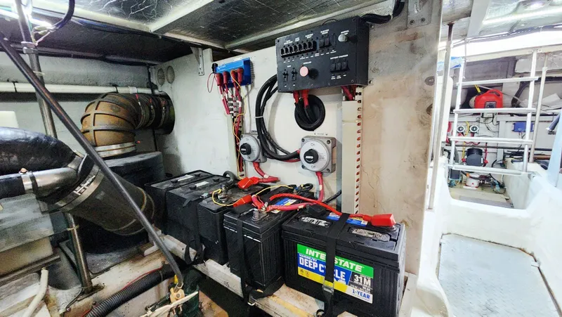 Slide: The Image of Carver 530 Voyager Pilothouse 1999 - 76