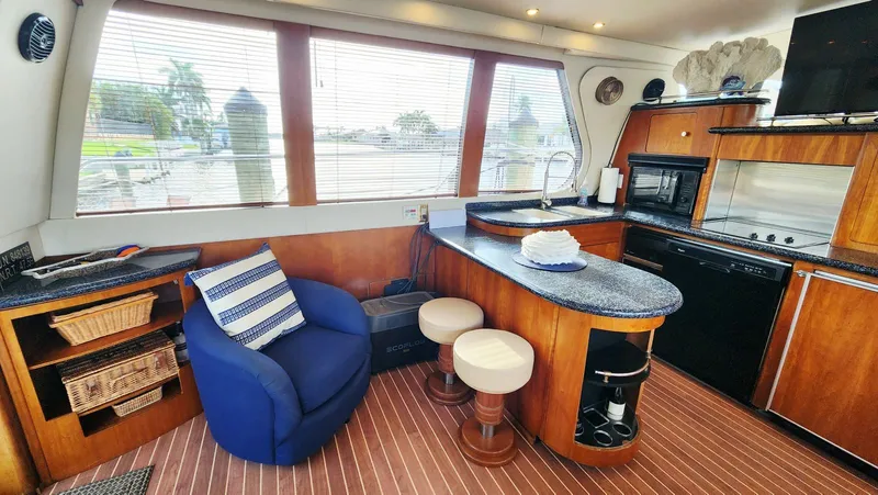 Slide: The Image of Carver Yachts 530 Voyager Pilothouse 1999 - 14