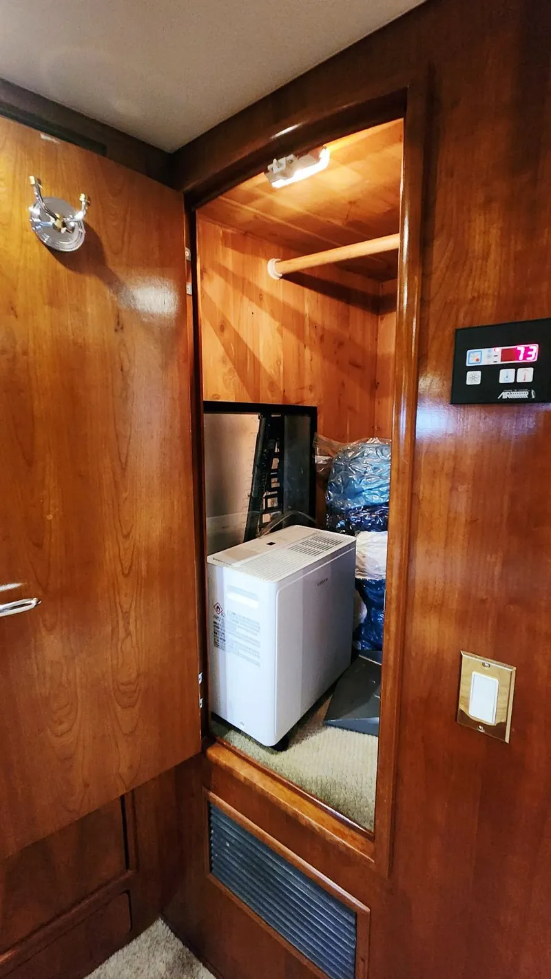 Slide: The Image of Carver Yachts 530 Voyager Pilothouse 1999 - 44