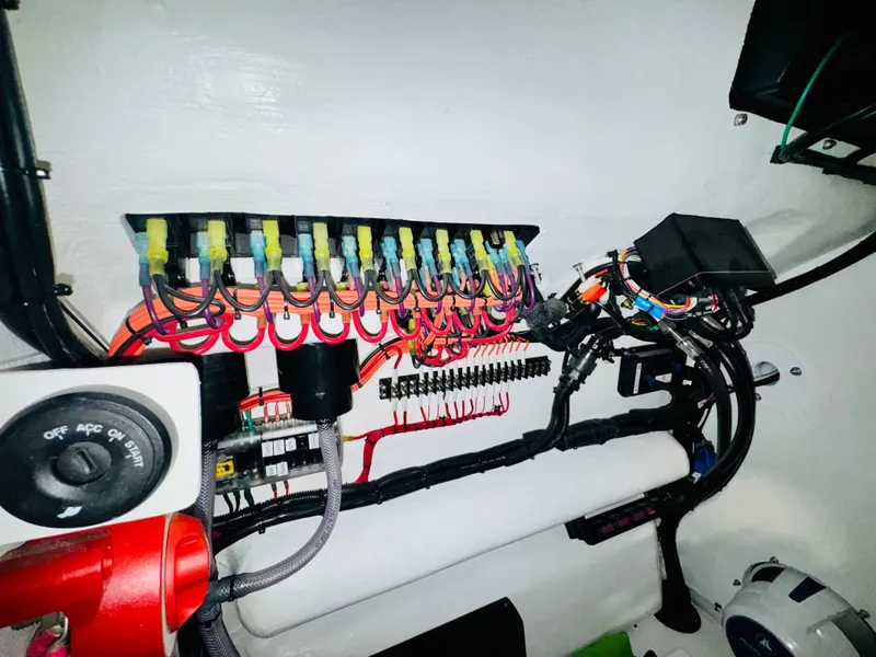 Slide: The Image of Electrical system of Reef Runner 230 c boat, year 2026. - 20