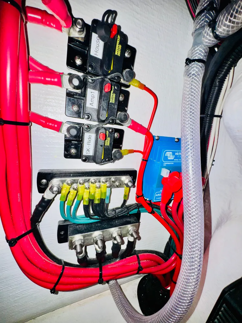 Slide: The Image of Electrical wiring in Reef Runner 230 c boat, year 2026. - 21