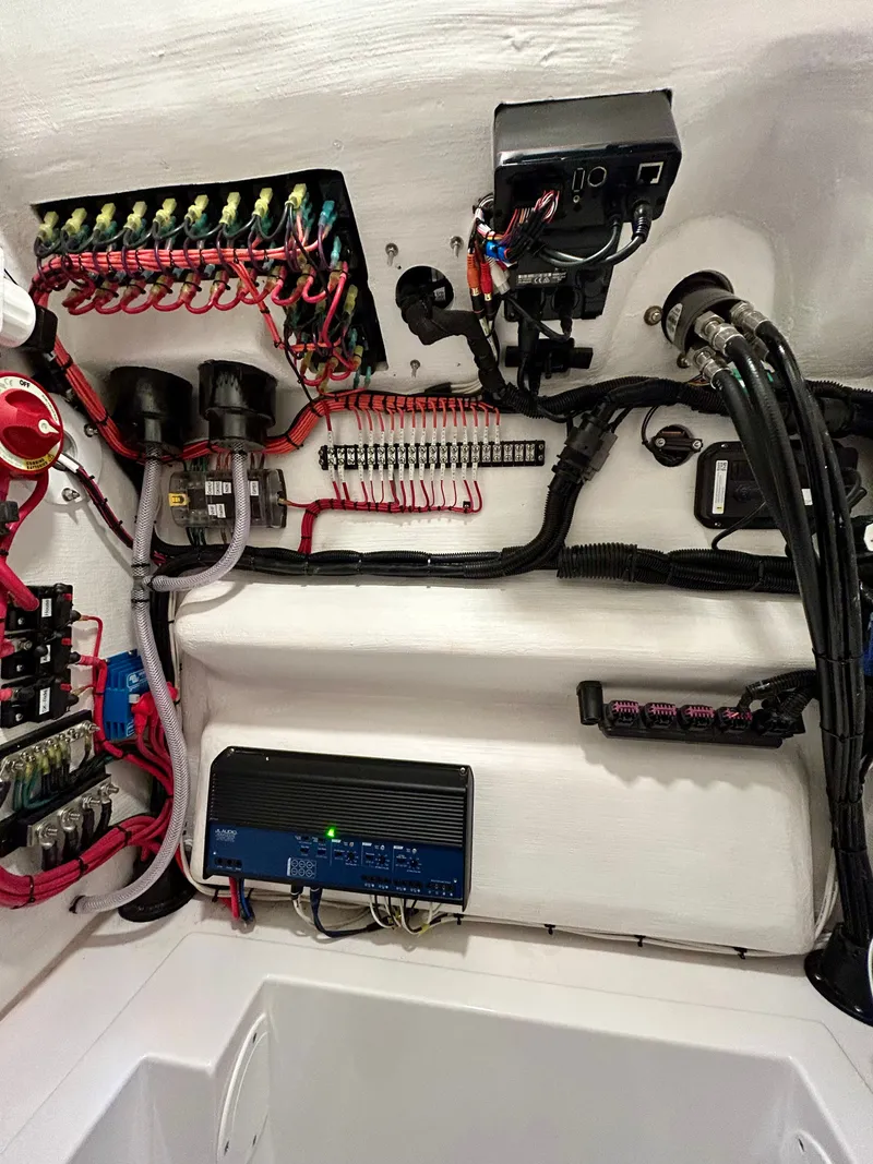 Slide: The Image of Reef Runner 230 c 2026 - 43