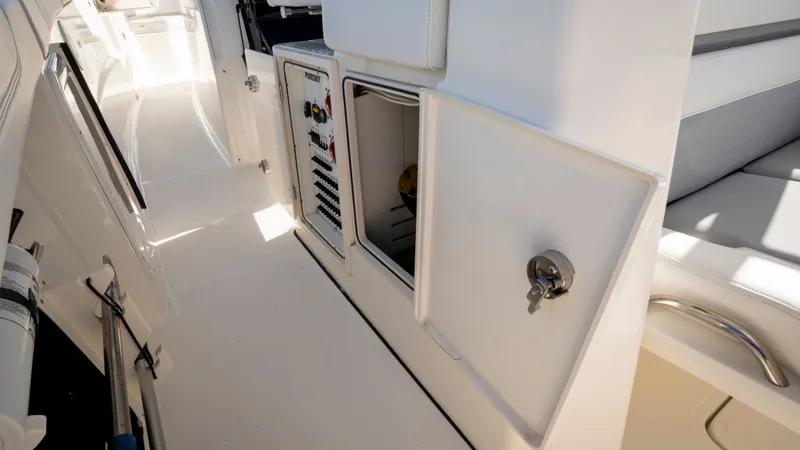 Slide: The Image of Pursuit S 328 Sport 2020 - 50