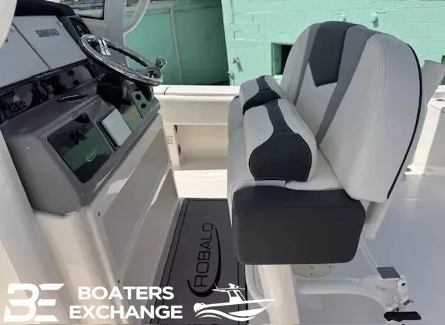 Slide: The Image of Robalo 266 Cayman 2023 - 7