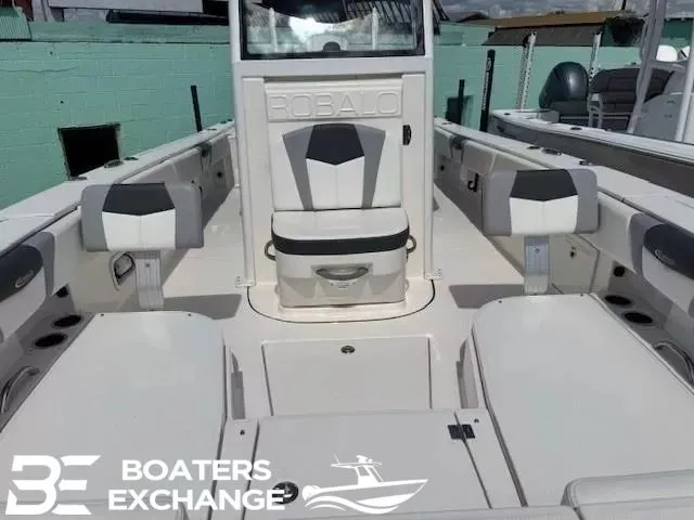 Slide: The Image of Robalo 266 Cayman 2023 - 9