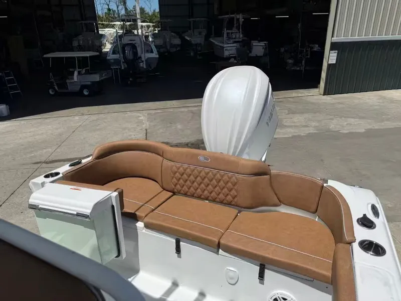 Slide: The Image of Sea Hunt Ultra 239 SE 2026 - 10