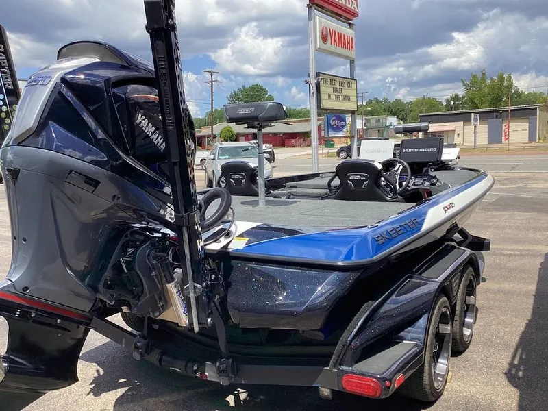 Slide: The Image of Skeeter FXR21 Limited 2023 - 10