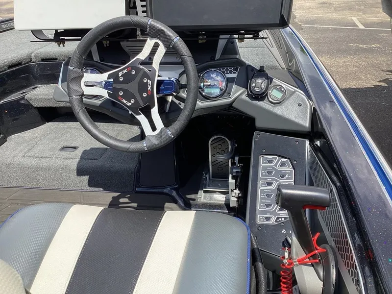 Slide: The Image of Skeeter FXR21 Limited 2023 - 12