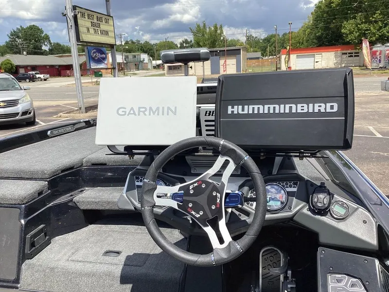 Slide: The Image of Skeeter FXR21 Limited 2023 - 13