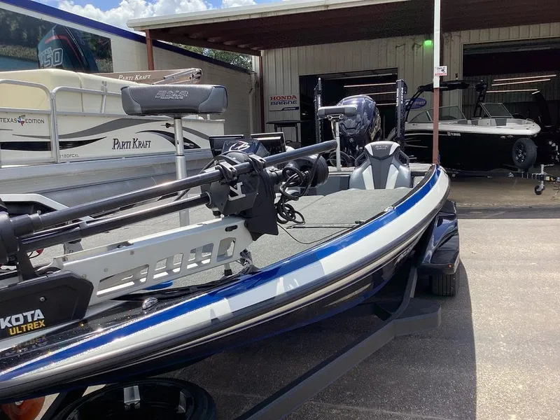 Slide: The Image of Skeeter FXR21 Limited 2023 - 22