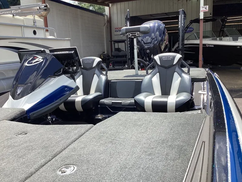 Slide: The Image of Skeeter FXR21 Limited 2023 - 30