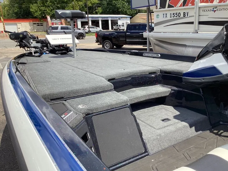 Slide: The Image of Skeeter FXR21 Limited 2023 - 35