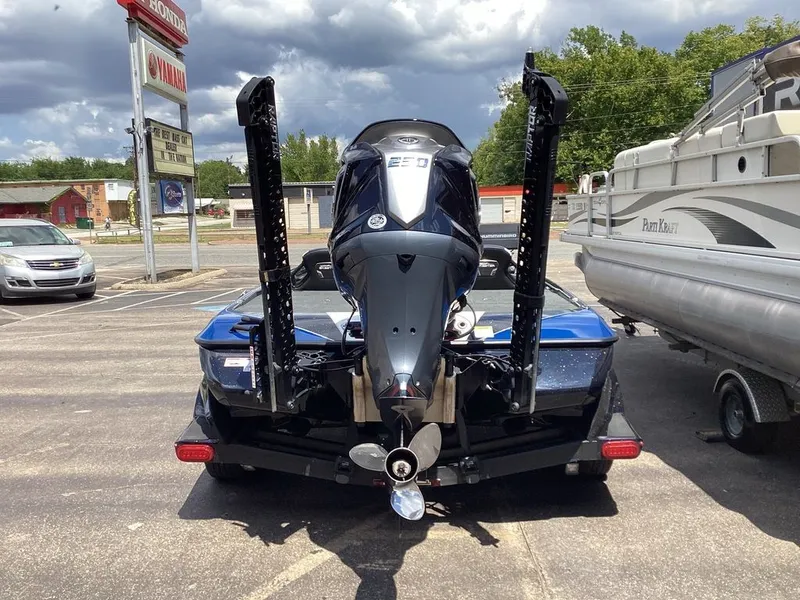 Slide: The Image of Skeeter FXR21 Limited 2023 - 8