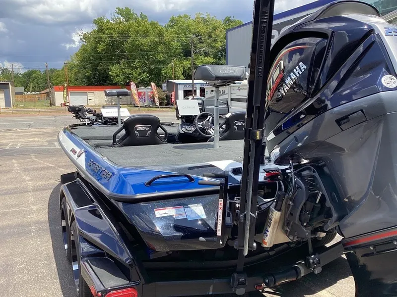 Slide: The Image of Skeeter FXR21 Limited 2023 - 9