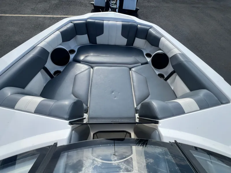 Slide: The Image of Malibu Wakesetter 21 LX 2022 - 13