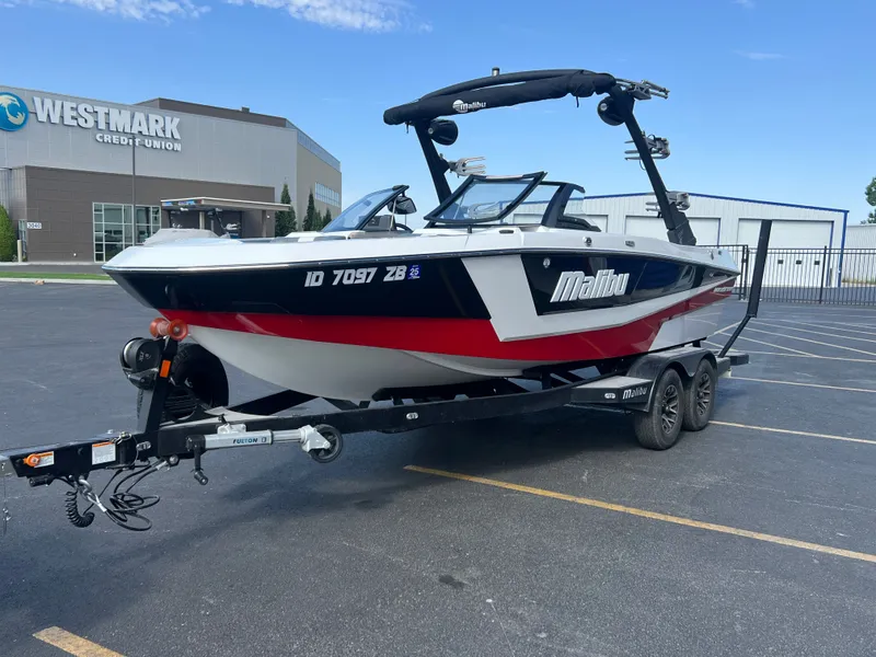 Slide: The Image of Malibu Wakesetter 21 LX 2022 - 4