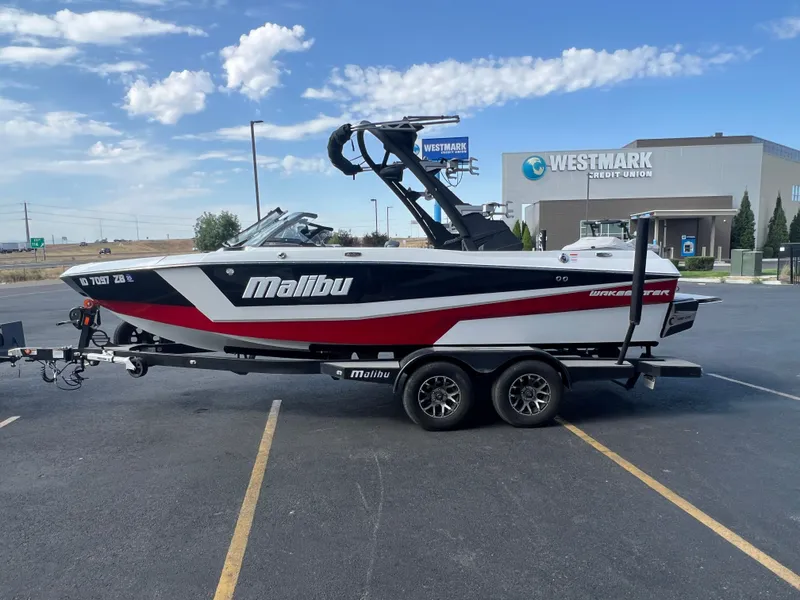 Slide: The Image of Malibu Wakesetter 21 LX 2022 - 5