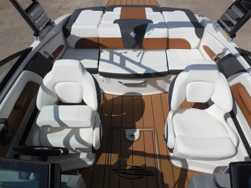 Slide: The Image of Chaparral 21 Surf 2025 - 13