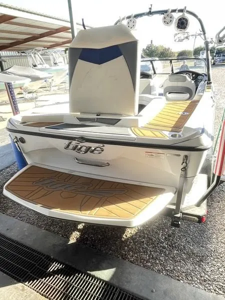 Slide: The Image of Tigé R20 2014 - 3