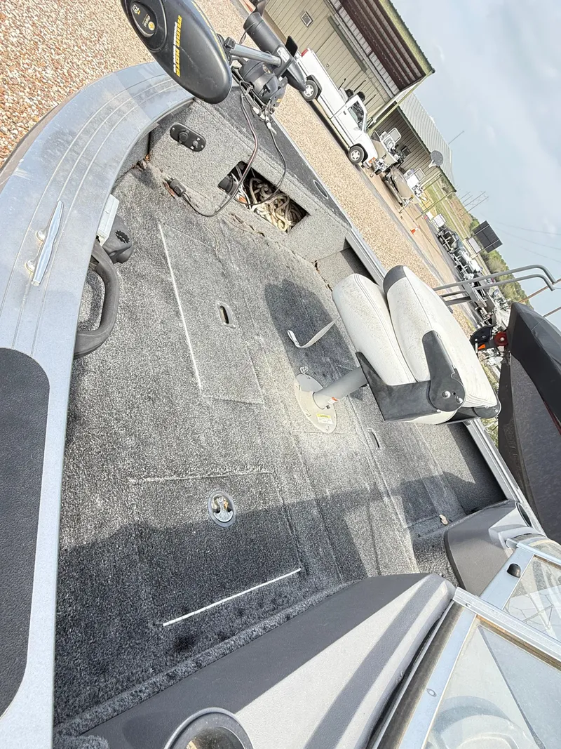 Slide: The Image of Crestliner 1850 FISHHAWK 2014 - 10