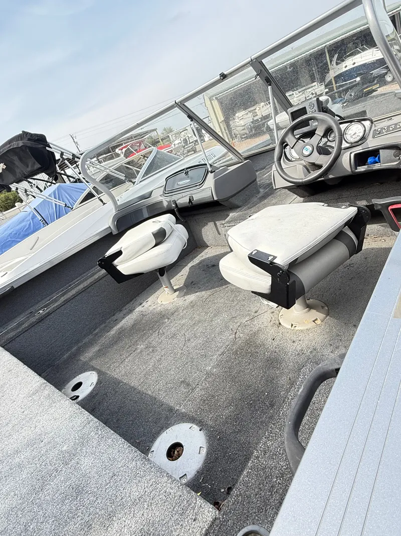 Slide: The Image of Crestliner 1850 FISHHAWK 2014 - 4