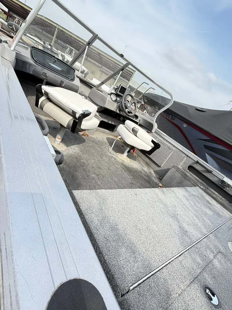 Slide: The Image of Crestliner 1850 FISHHAWK 2014 - 9