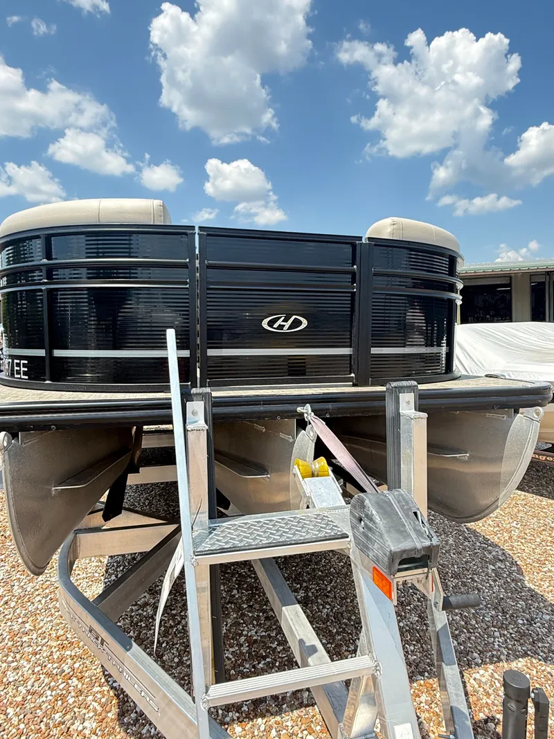 Slide: The Image of Harris Cruiser 220 2017 - 17