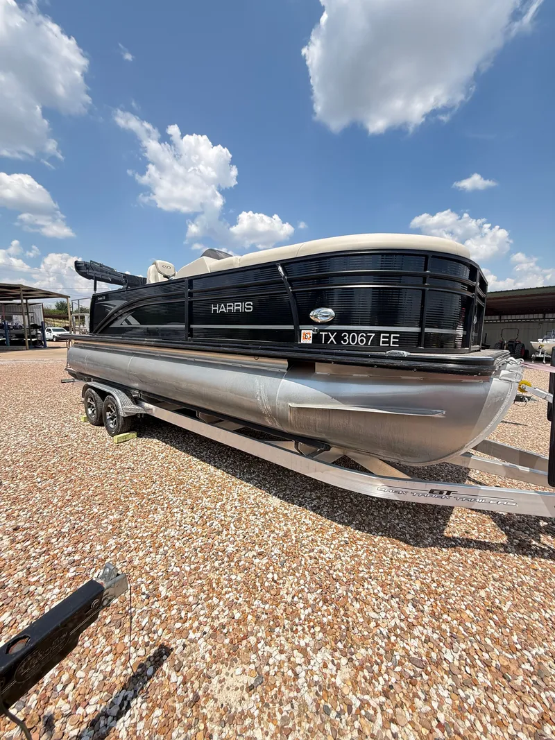 Slide: The Image of Harris Cruiser 220 2017 - 18