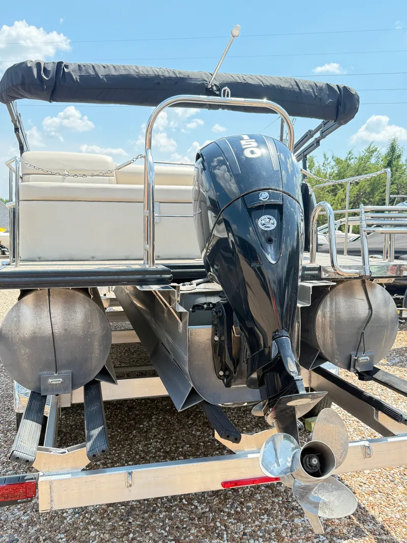 Slide: The Image of Harris Cruiser 220 2017 - 3