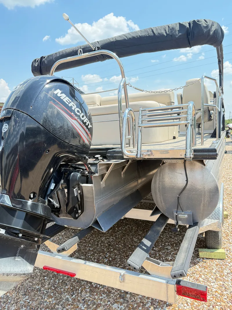 Slide: The Image of Harris Cruiser 220 2017 - 4