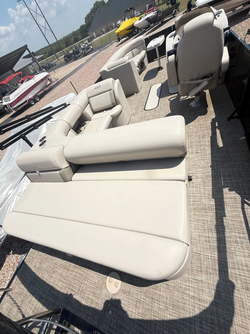 Slide: The Image of Harris Cruiser 220 2017 - 5