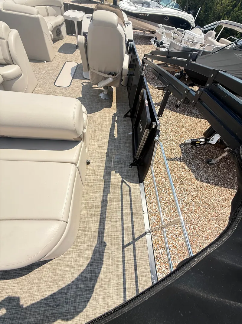 Slide: The Image of Harris Cruiser 220 2017 - 6