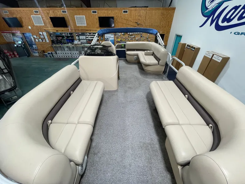 Slide: The Image of Sun Tracker PB 18 DLX 2019 - 11