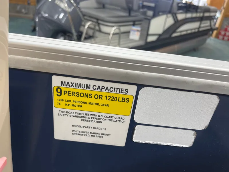 Slide: The Image of Sun Tracker PB 18 DLX 2019 - 18