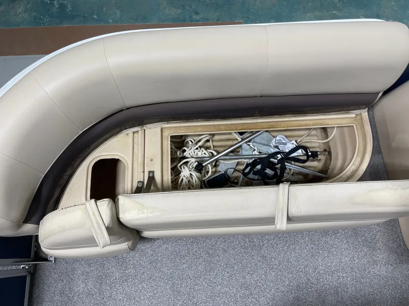 Slide: The Image of Sun Tracker PB 18 DLX 2019 - 20