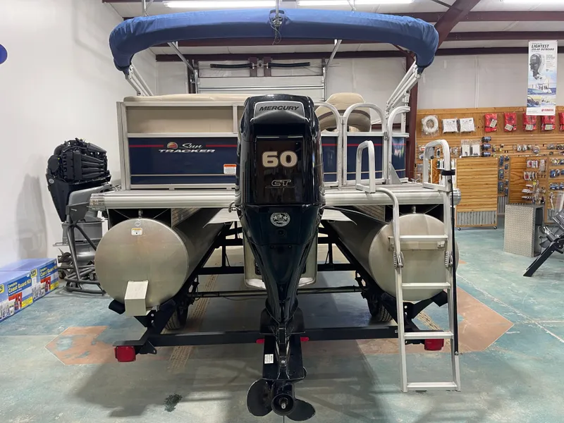 Slide: The Image of Sun Tracker PB 18 DLX 2019 - 8