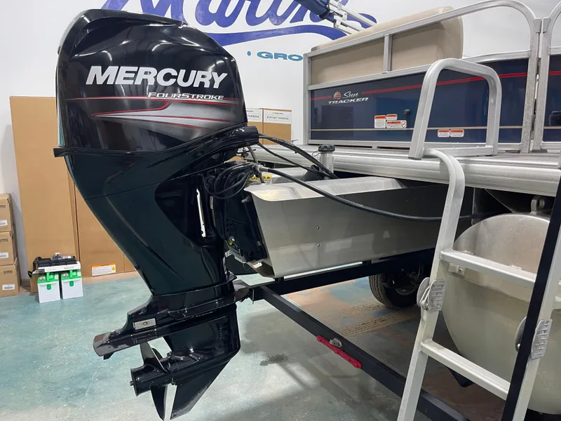 Slide: The Image of Sun Tracker PB 18 DLX 2019 - 9