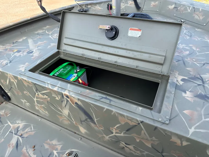 Slide: The Image of Tracker 1754SC 2023 - 18