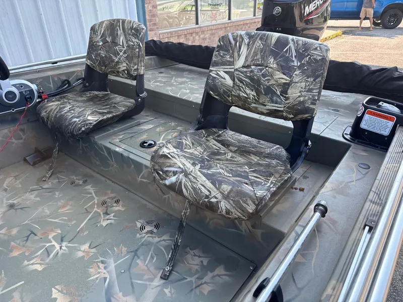 Slide: The Image of Tracker 1754SC 2023 - 9