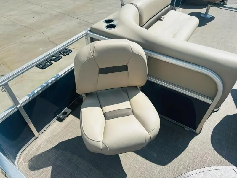 Slide: The Image of Bass Buggy 18 DLX 2024 - 11