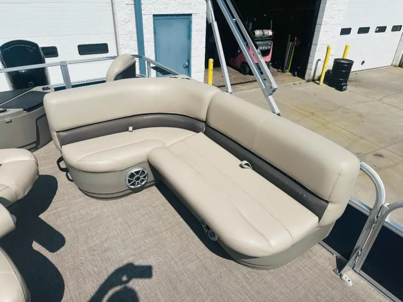 Slide: The Image of Bass Buggy 18 DLX 2024 - 14