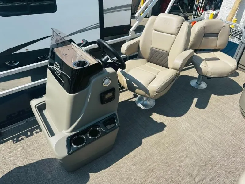 Slide: The Image of Bass Buggy 18 DLX 2024 - 8