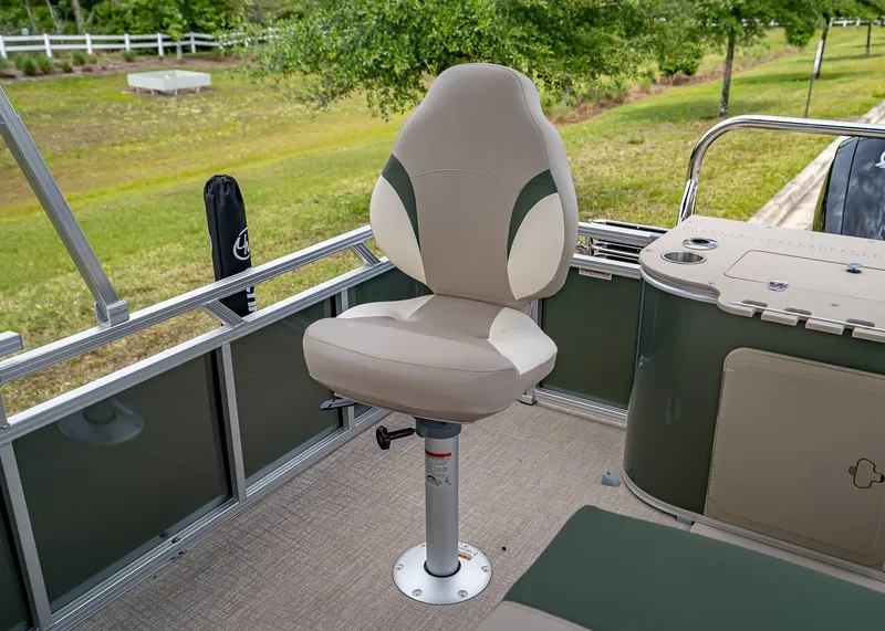 Slide: The Image of Tahoe Sport Rear Fish 2025 - 14