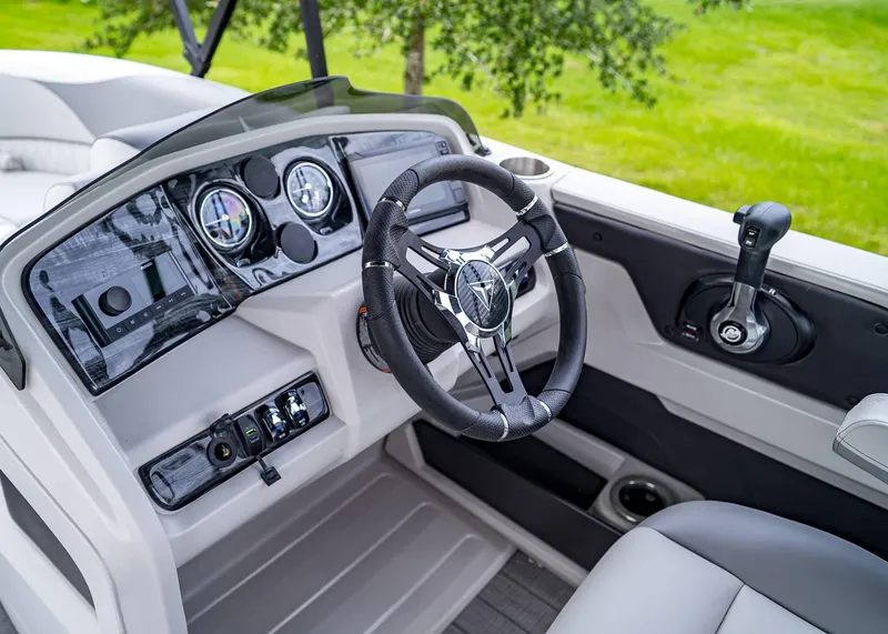 Slide: The Image of Tahoe LTZ Rear Lounger 2025 - 12