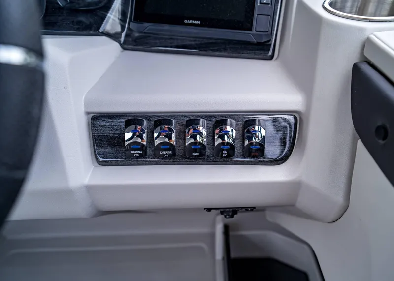 Slide: The Image of Tahoe LTZ Rear Lounger 2025 - 16