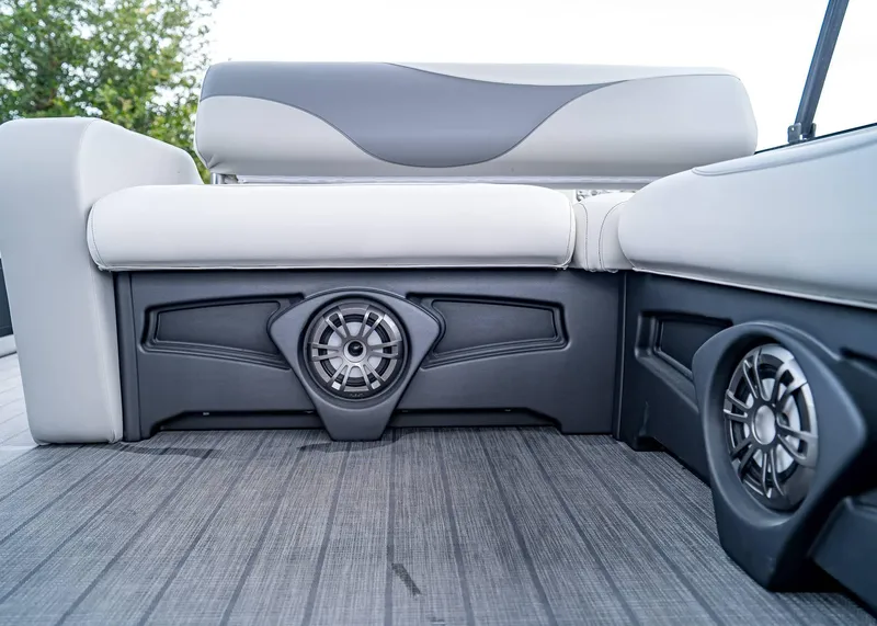 Slide: The Image of Tahoe LTZ Rear Lounger 2025 - 18