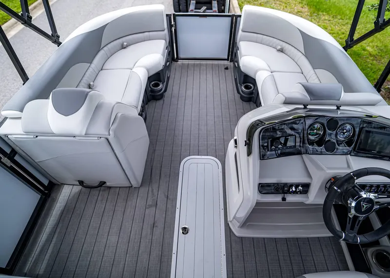 Slide: The Image of Tahoe LTZ Rear Lounger 2025 - 22
